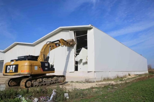 Nil&uuml;fer&rsquo;de ka&ccedil;ak depo yıkıldı