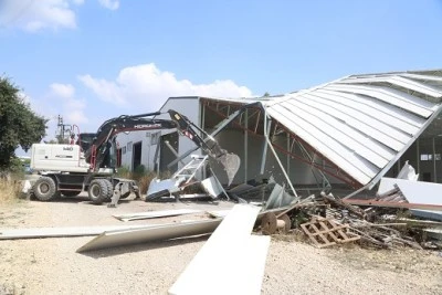 Nil&uuml;fer&rsquo;de ka&ccedil;ak iki iş yeri yıkıldı  