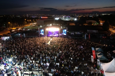 Nil&uuml;fer&rsquo;de Karadeniz Festivali Coşkusu