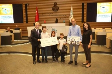 Nil&uuml;fer&rsquo;de minikler atık yağ ve pil toplayarak &ccedil;evreyi korudu
