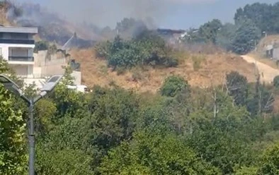 Nil&uuml;fer'de otluk alanda &ccedil;ıkan yangın hızlı m&uuml;dahale ile s&ouml;nd&uuml;r&uuml;ld&uuml;