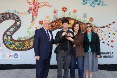 Nil&uuml;fer&rsquo;de renkli dayanışma: Sanat ve sevgi panosu