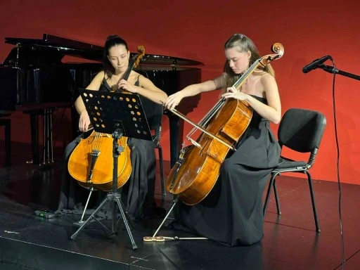 Nil&uuml;fer&rsquo;de sahne gen&ccedil; sanat&ccedil;ıların
