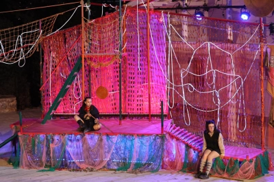 Nil&uuml;fer'de &ldquo;Sineklerin Tanrısı&rdquo; Pr&ouml;miyerini Yaptı