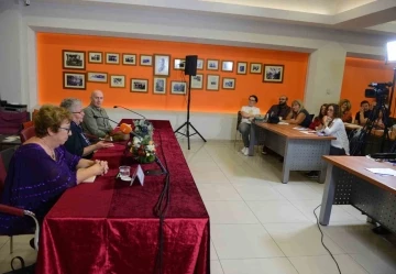 Nil&uuml;fer&rsquo;de Tomris Uyar konuşuldu
