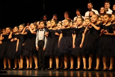 Nil&uuml;fer&rsquo;de &uuml;&ccedil; koro aynı sahnede buluştu