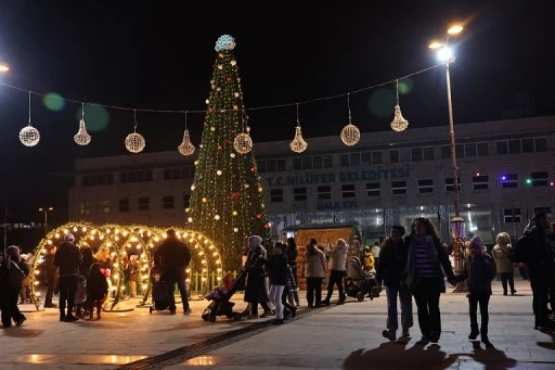 Nil&uuml;fer&rsquo;de Yeni Yıl Festivali&rsquo;nde eğlence ve alışveriş bir arada