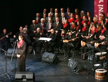 Nil&uuml;fer'de yeni yıla t&uuml;rk&uuml;lerle merhaba