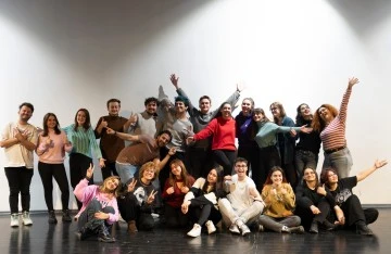 Bursa Nil&uuml;fer Gen&ccedil;lik Tiyatrosu yeni ekiple yeni d&ouml;neme başladı