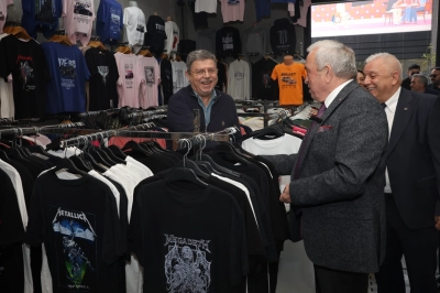 Nil&uuml;fer&rsquo;in 8&rsquo;inci Giyim Pazarı Balat&rsquo;ta A&ccedil;ıldı