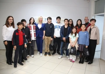 Nil&uuml;fer&rsquo;in başarılı karikat&uuml;ristlerine teşekk&uuml;r
