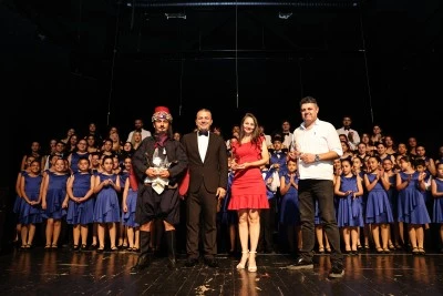 Nil&uuml;fer&rsquo;in farklı sesleri bu konserde bir oldu