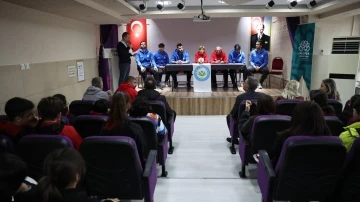 Nil&uuml;fer&rsquo;in hentbolcuları ve &ouml;ğrencilerden keyifli sohbet