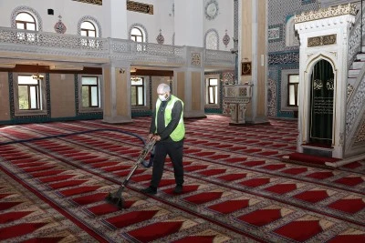 Nil&uuml;fer&rsquo;in ibadethanelerinde bahar temizliği
