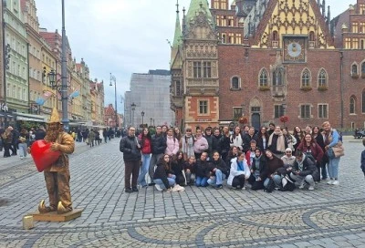 Nil&uuml;fer'in kız &ccedil;ocukları '&Ccedil;ok Uluslu Gen&ccedil;lik Buluşması' i&ccedil;in Polonya'da 