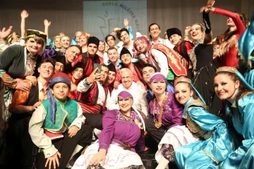 Nil&uuml;fer&rsquo;in rengi &rsquo;Nirengi&rsquo; izleyicileri b&uuml;y&uuml;ledi