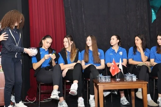 Nil&uuml;fer&rsquo;in sultanlarından &ouml;ğrencilere altın tavsiyeler