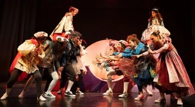 Nil&uuml;fer Kent Tiyatrosu 2024-2025 sezonunu başarıyla tamamladı