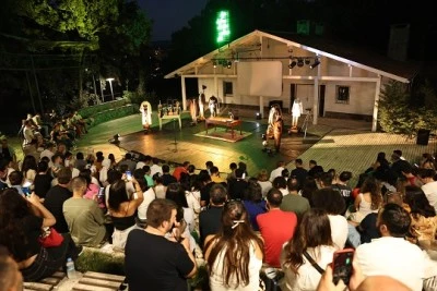 Nil&uuml;fer'de sanat dolu yaz