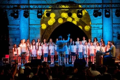 Nil&uuml;fer koroları Kıbrıs&rsquo;ta sahne aldı