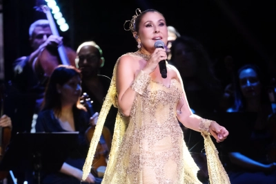 Nil&uuml;fer Sahnede Yine Devleşti