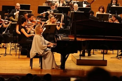 Nil&uuml;fer Senfoni Orkestrası ilk konserinde Mozart ve Beethoven'ın eserlerini seslendirdi
