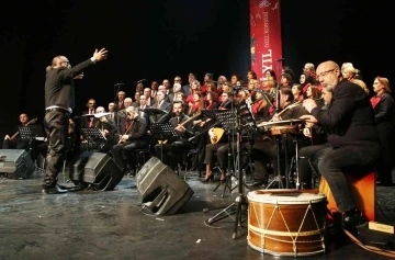 Nil&uuml;fer yeni yıla t&uuml;rk&uuml;lerle merhaba dedi
