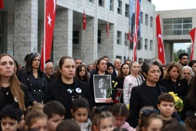 Nil&uuml;ferliler, Ata&rsquo;sını Cumhuriyet Meydanı&rsquo;nda andı