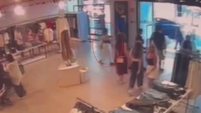Nişantaşı&rsquo;nda mağazadan aldığı &uuml;r&uuml;nlerin &uuml;cretini &ouml;demeden &ccedil;ıkan kadın ressam yakalandı