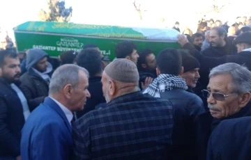 Nizip&rsquo;teki aile faciasında &ouml;len baldız da Şanlıurfa&rsquo;da defnedildi
