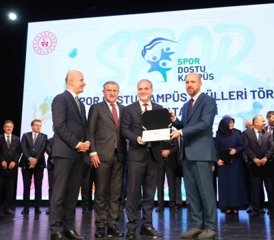 N&Ouml;H&Uuml;, T&uuml;rkiye&rsquo;nin ilk "Spor Dostu Kamp&uuml;s" unvanı alan &uuml;niversitelerinden oldu
