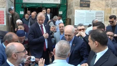 Numan Kurtulmuş cuma namazında Bursa Ulu Cami&rsquo;de vatandaşlarla saf tuttu