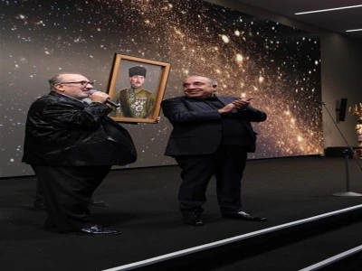 &lsquo;O bizim en kıymetlimiz&rsquo; deyip, m&uuml;zayedede Atat&uuml;rk portresini satıştan &ccedil;ıkardı