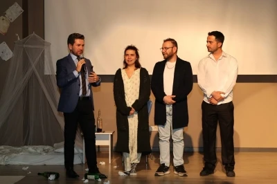 &Ouml;d&uuml;ll&uuml; tiyatro oyunu Tavas&rsquo;ta seyirciyle buluştu
