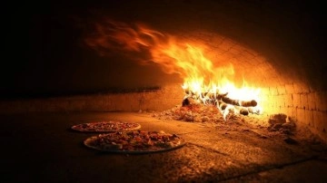 Odun ateşinde pizza yapılan S&uuml;ryani k&ouml;yleri lezzet durağı oldu