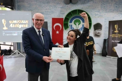 Odunpazarı Belediyesi Sunuculuk At&ouml;lyesi&rsquo;nden mezuniyet coşkusu
