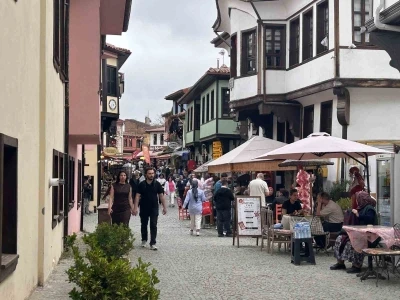 Odunpazarı&rsquo;na yerli ve yabancı turistlerden yoğun ilgi
