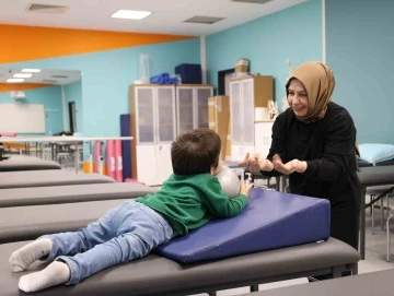 Oğlu i&ccedil;in yeniden &uuml;niversiteli oldu
