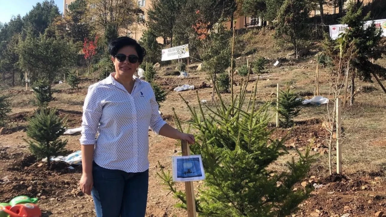 Oğlunun mezarının başında hayatını kaybetti 