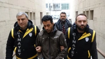 Bursa'da oğluyla kavga eden &ccedil;ocuğun babasını vurdu, tabancayı su&ccedil;ladı 