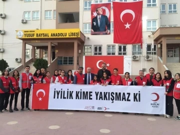 &Ouml;ğrenci ve &ouml;ğretmenlerden rekor kan bağışı
