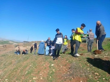 &Ouml;ğrenciler bin tohum toplarını doğayla buluşturdu
