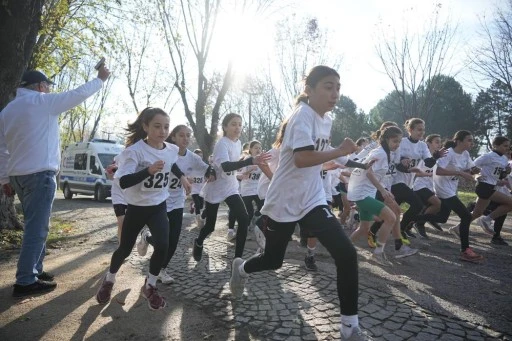 Uludağ Rotary Kul&uuml;b&uuml;'nden Baş&ouml;ğretmen Atat&uuml;rk Kros Yarışması