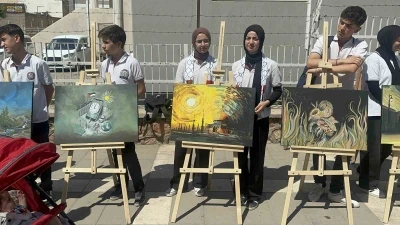 &Ouml;ğrenciler Gazze&rsquo;deki acıyı ve direnişi tuvale yansıttı
