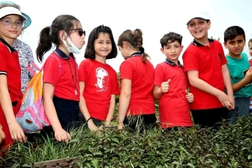 &Ouml;ğrenciler Kent Bostanları&rsquo;nda tarımla tanıştı
