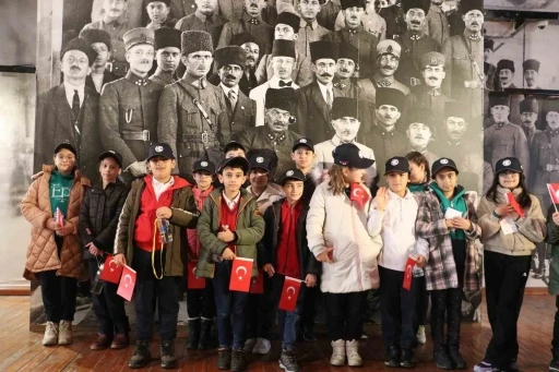 &Ouml;ğrenciler MKE İmalat-ı Harbiye M&uuml;zesi&rsquo;ni gezerek tarihi &ouml;ğreniyor
