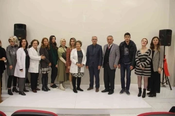 &Ouml;ğrenciler ve &ouml;ğretmenler, &rsquo;&Ouml;ğretmenler G&uuml;n&uuml;&rsquo;n&uuml;&rsquo; birlikte kutladı
