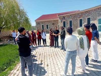 &Ouml;ğrenciler yaban hayvanlarını ve doğayı yakından tanıdı
