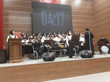 &Ouml;ğrenciler yılın stresini verdikleri konserle attı
