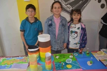 &Ouml;ğrencilerden &lsquo;Sosyal Bilgiler D&uuml;nyası&rsquo; sergisi
